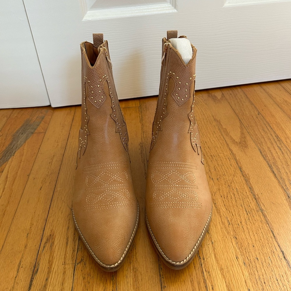 BRAND NEW NEVER WORN | Tan / Brown Ankle Cowboy Boots (Size 11) | BEAST FASHION